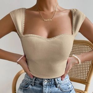 4/$14🦋 Sweetheart Neck Lace Trim Top